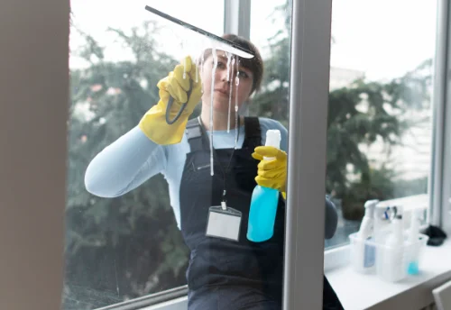 Nettoyage de vitres intérieures et extérieures à Quinson
